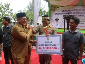 Penyerahan Piala dan Hadiah Oleh Wakil Wali Kota Banda Aceh